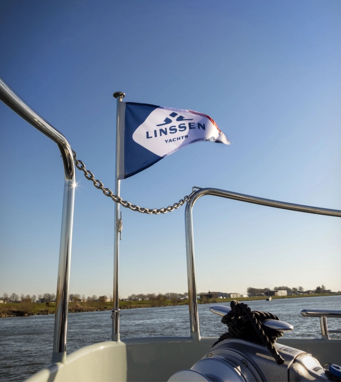 Linssen-Yachten, Logo auf einer Fahne