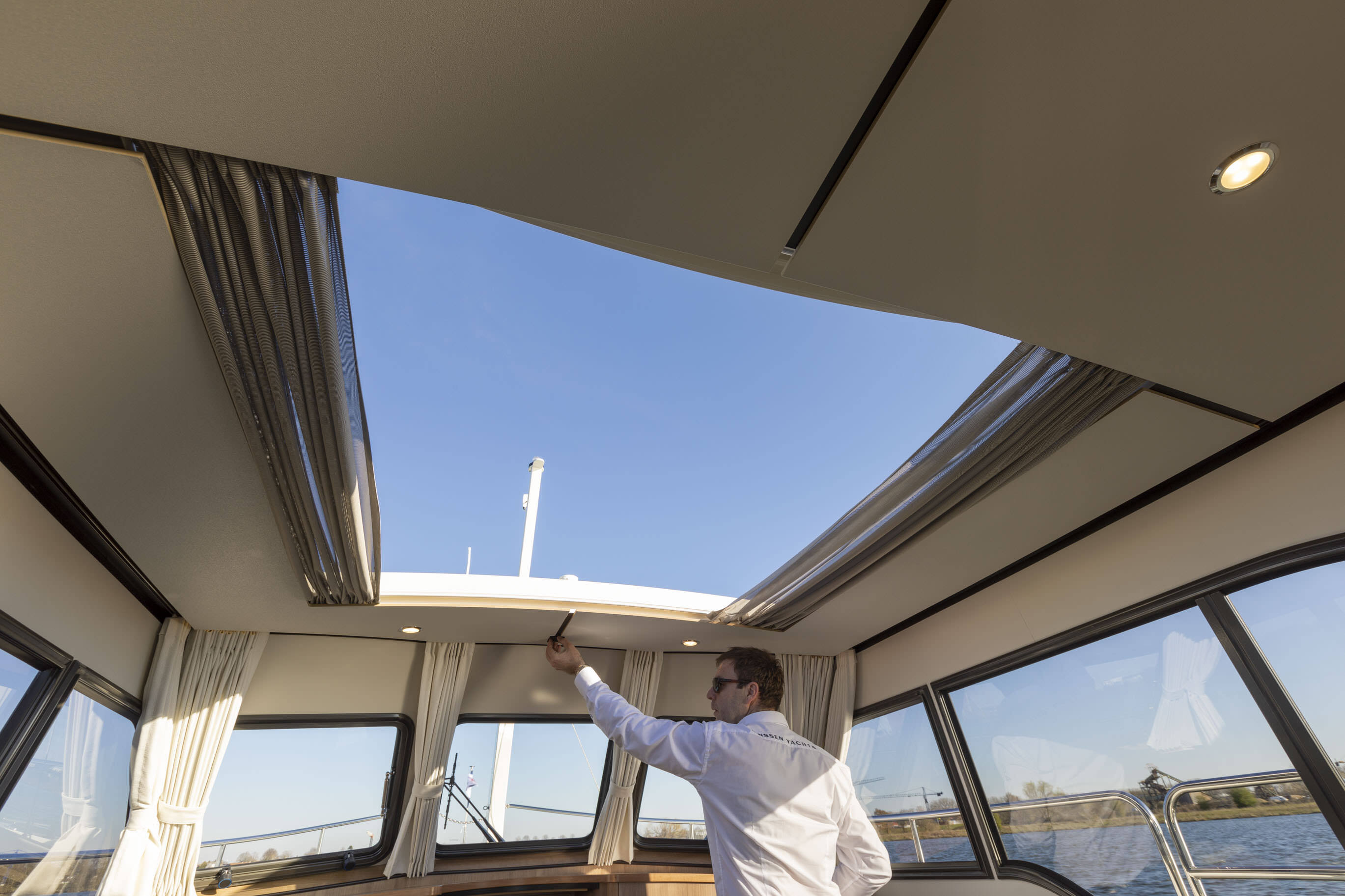 Linssen-Yacht zum Chartern, Schiebedach